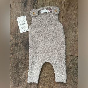 Zara knit overalls size 1-3 months
Worn once for newborn photoshoot.